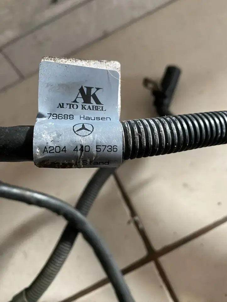 Mercedes-Benz C W204 (2007 - 2014) A2044405736 Плюсовой провод аккумулятора — фото 3