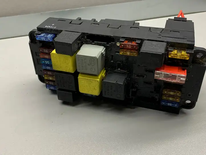 Mercedes-Benz C W203 (2000 - 2007) 2035453001 Блок предохранителей (комплект) — фото 5