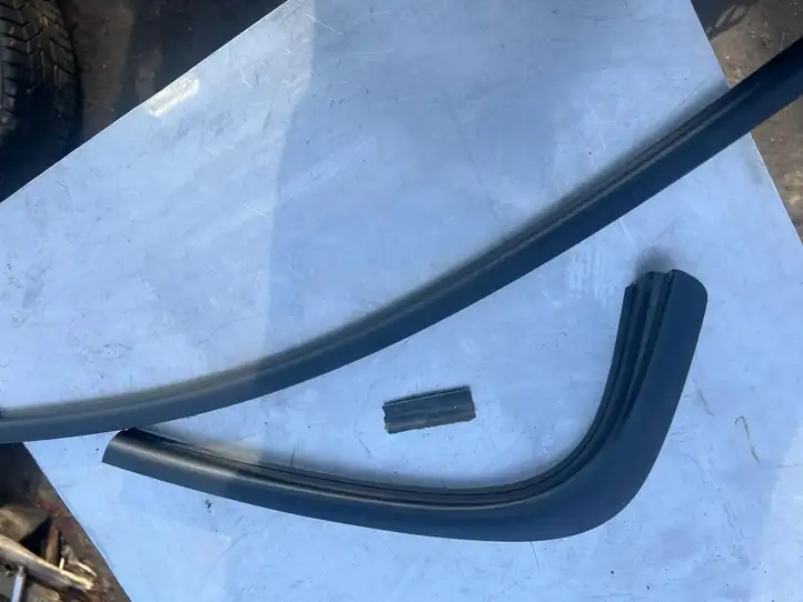 BMW 3 E90 E91 (2005 - 2012) 7117244 Облицовка заднего бокового стекла — фото 3