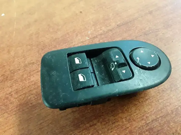 Peugeot 407 (2004 - 2011) 96588274 Блок кнопок стеклоподъемников — фото 1