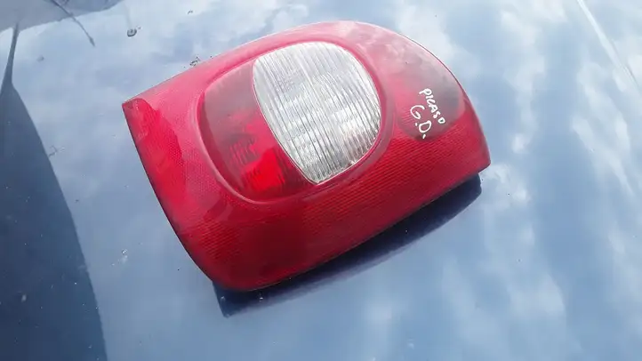 Citroen Xsara Picasso (1999 - 2012) 89300260 Задний фонарь в кузове — фото 1