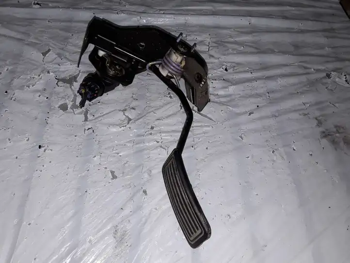 Toyota Avensis T250 (2003 - 2006) 8928147010 Педаль акселератора — фото 1