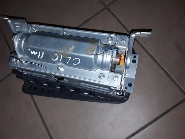 Renault Clio III (2005 - 2012) Подушка безопасности пассажира — фото 2