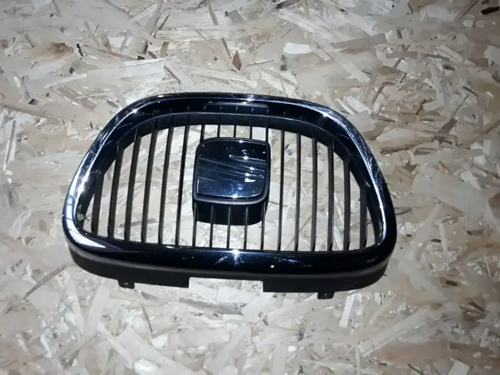 Seat Toledo III (5P) (2004 - 2009) 5P0853654 Верхняя решетка радиатора — фото 1