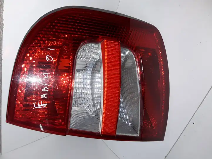 Skoda Fabia Mk1 (6Y) (1999 - 2007) 6Y6945096 Задний фонарь в кузове — фото 1