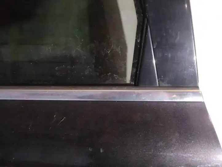 Audi Q7 4L (2005 - 2009) Накладка стекла задней двери — фото 4