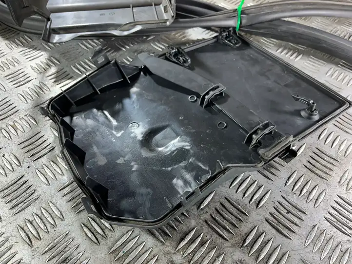 Volvo V60 (2013 - 2018) 31265957 Крышка ящика аккумулятора — фото 5