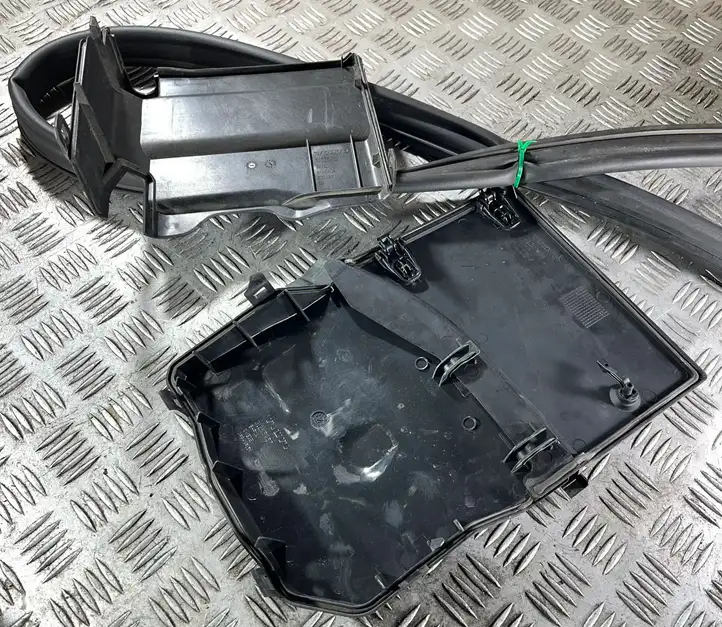 Volvo V60 (2013 - 2018) 31265957 Крышка ящика аккумулятора — фото 6
