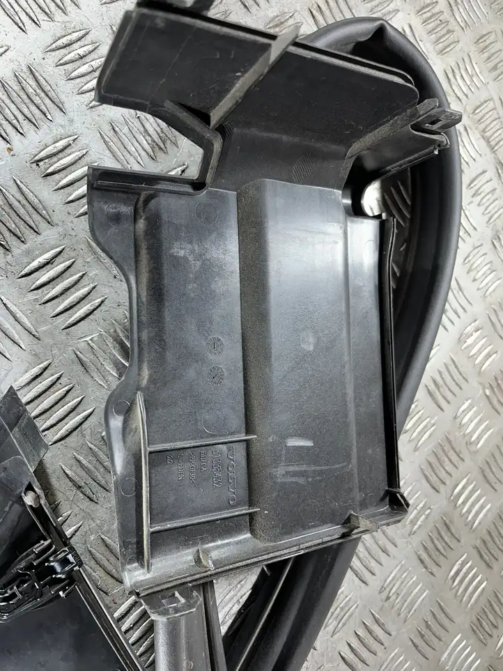 Volvo V60 (2013 - 2018) 31265957 Крышка ящика аккумулятора — фото 7