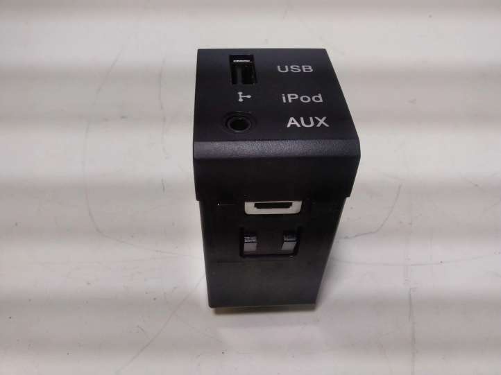 Hyundai Santa Fe (2009 - 2012)  961202B000 Блок управления USB