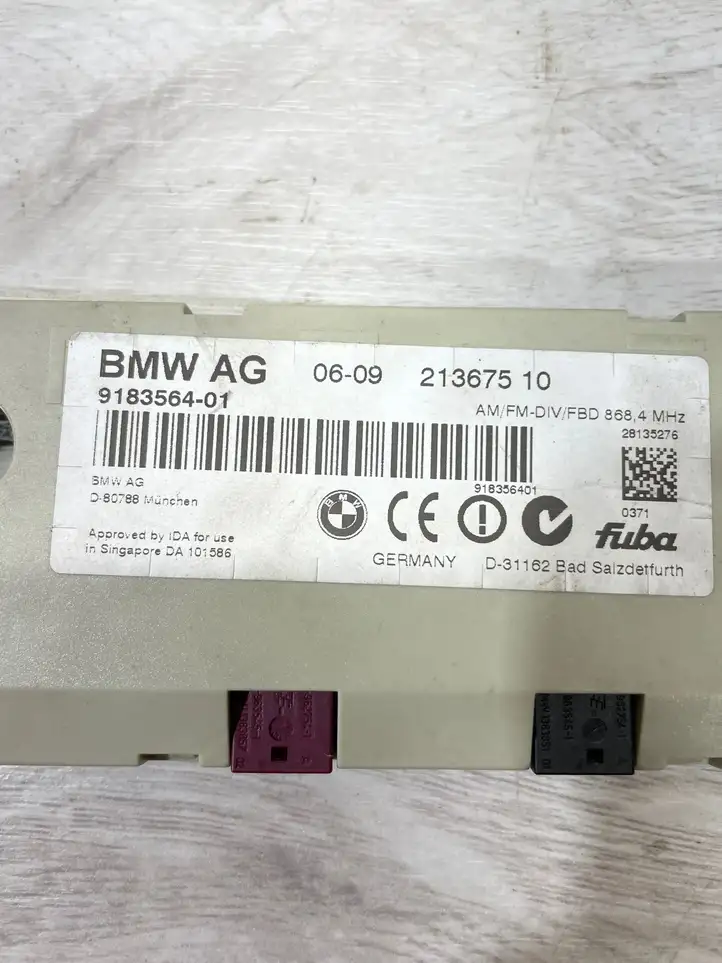 BMW 5 E60 E61 (2004 - 2010) 9183564 Усилитель антенны — фото 2