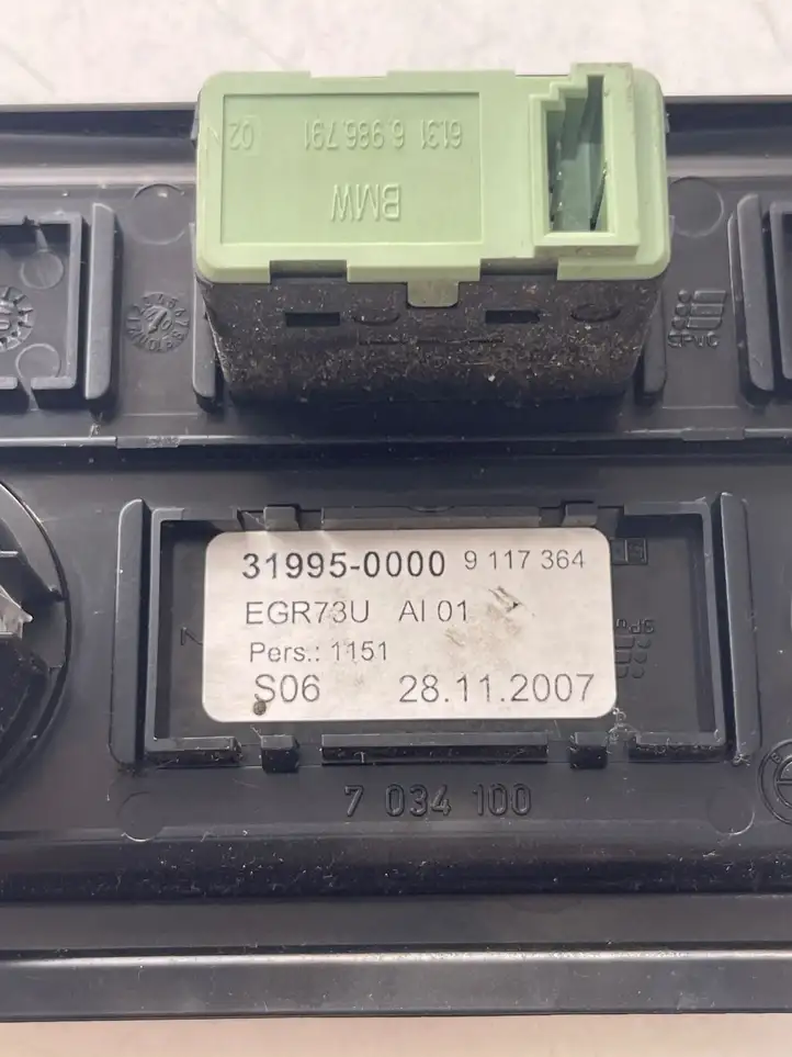 BMW 5 E60 E61 (2004 - 2010) 7034100 Накладка заднего прикуривателя — фото 3