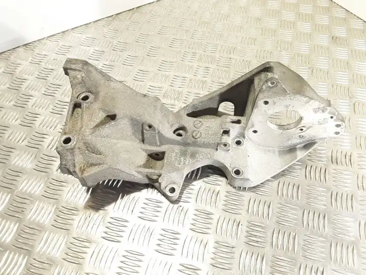 Audi A4 S4 B8 8K (2011 - 2015) 03L903143R Кронштейн генератора — фото 1