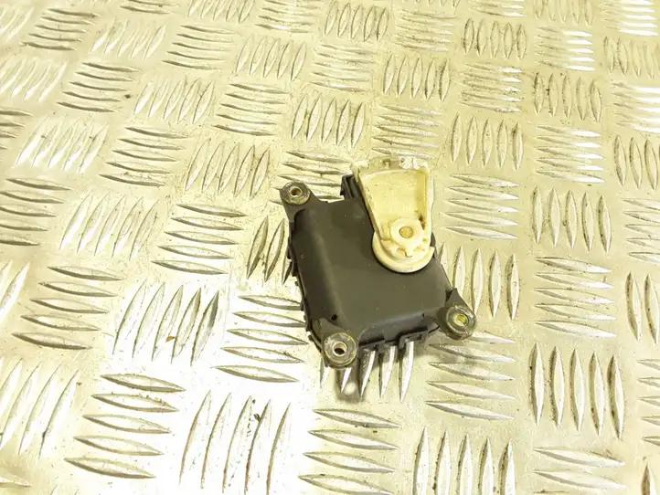 Toyota Yaris (1999 - 2003) 01328012173 Двигатель задвижки потока воздуха — фото 2
