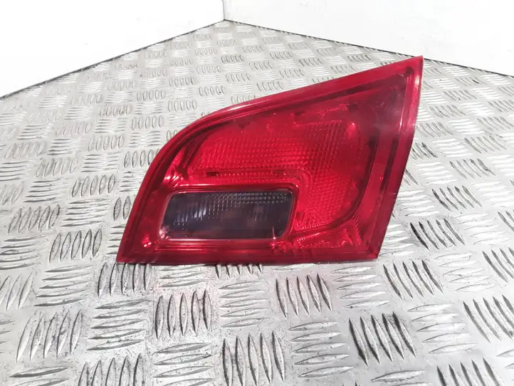 Opel Astra J (2012 - 2015) 13282247 Задний фонарь в крышке багажника — фото 1