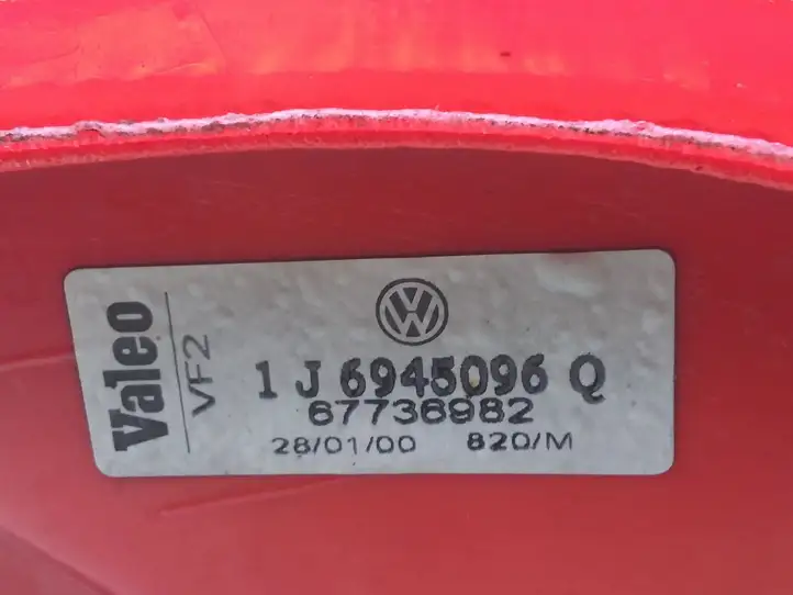Volkswagen Golf IV (1998 - 2005) 1J6945096Q Задний фонарь в кузове — фото 5