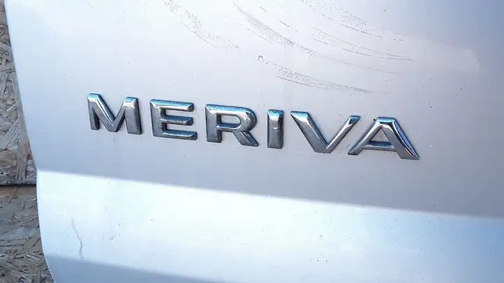 Opel Meriva A (2006 - 2010) Эмблема производителя — фото 2