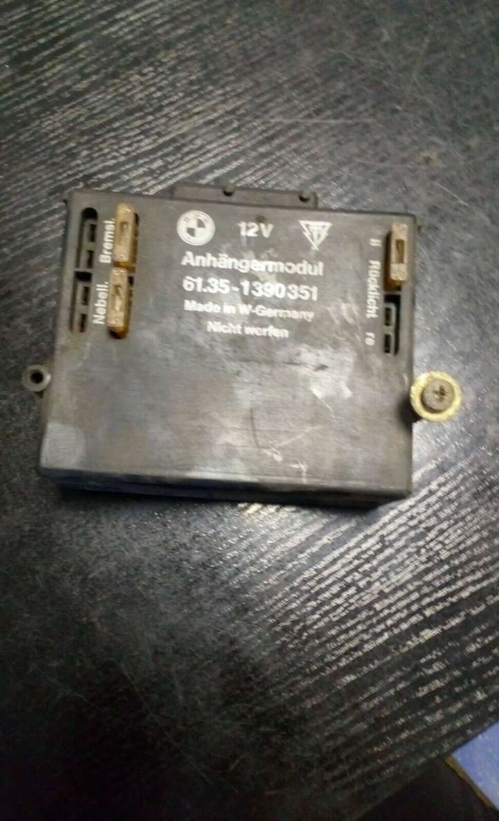 BMW 5 E34 (1988 - 1996)  1390351 Блок управления крюка для прицепа