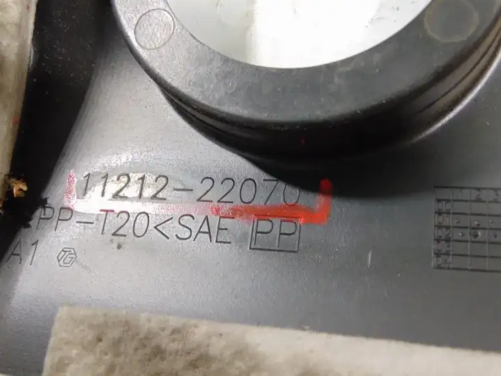 Toyota Corolla E120 E130 (2000 - 2004) 1121222070 Крышка двигателя декоративная — фото 7
