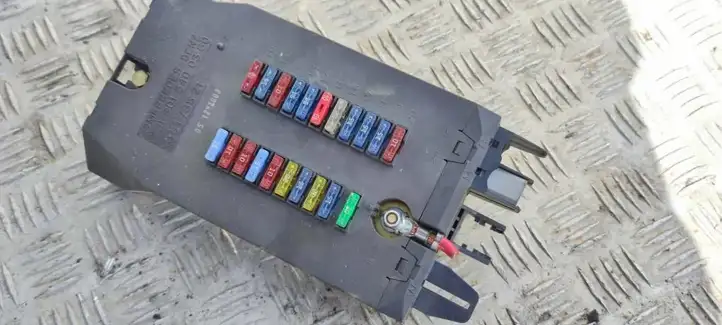 Mercedes-Benz Sprinter W901 W902 W903 W904 (1995 - 2007) A9015400360 Блок предохранителей — фото 3