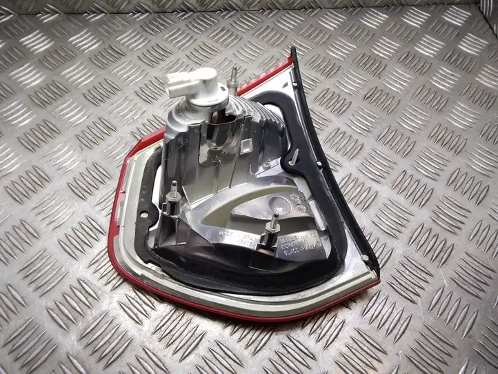 Citroen C4 I Picasso (2006 - 2013) 9653547777 Задний фонарь в крышке багажника — фото 3
