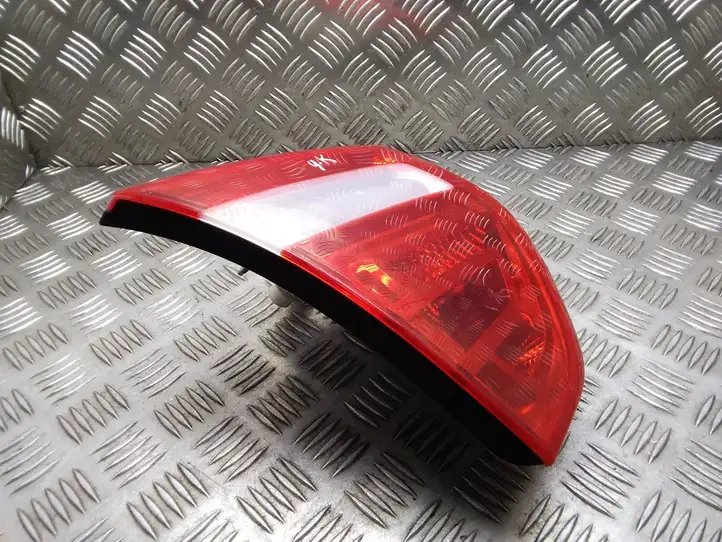 Citroen C4 I Picasso (2006 - 2013) 9653547777 Задний фонарь в крышке багажника — фото 4