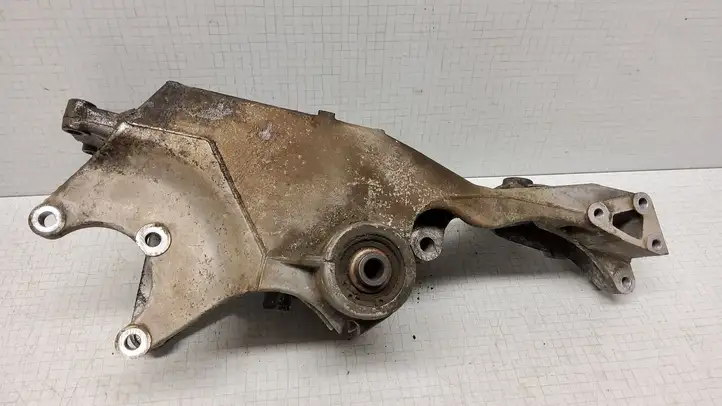 Volkswagen PASSAT B5.5 (2001 - 2005) 06B903143N Кронштейн генератора — фото 6