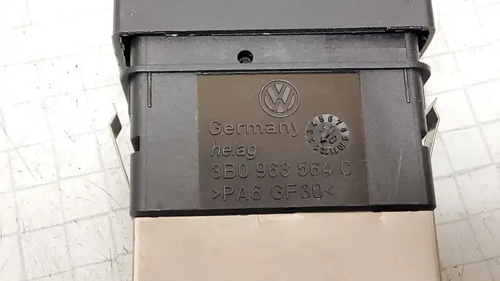 Volkswagen PASSAT B5.5 (2001 - 2005) 3B0963564C Включатель обогрева — фото 3