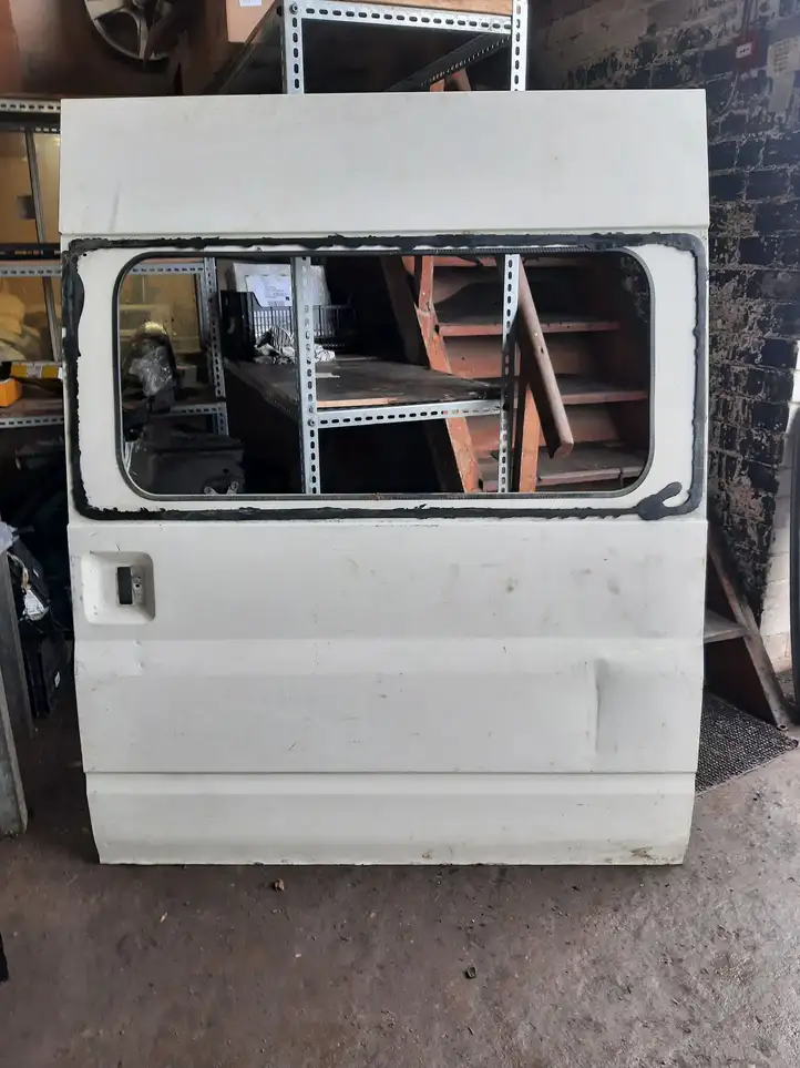 Ford Transit (2000 - 2006) Боковая раздвижная дверь — фото 1