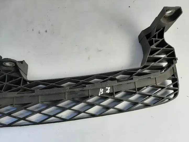 Volkswagen PASSAT B7 (2011 - 2014)  3AA807571 Передний держатель бампера