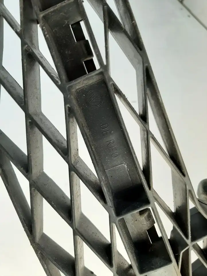 Volkswagen PASSAT B7 (2011 - 2014)  3AA807571 Передний держатель бампера