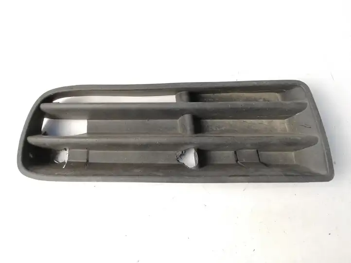 Volkswagen Golf IV (1998 - 2005)  1J0853665B Нижняя решётка (из трех частей)