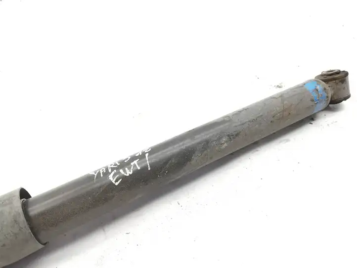 Toyota Yaris (2009 - 2012)   Задний амортизатор с пружиной