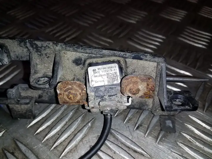 Hyundai ix35 (2009 - 2013) 957902S013 Видеокамера заднего вида — фото 4