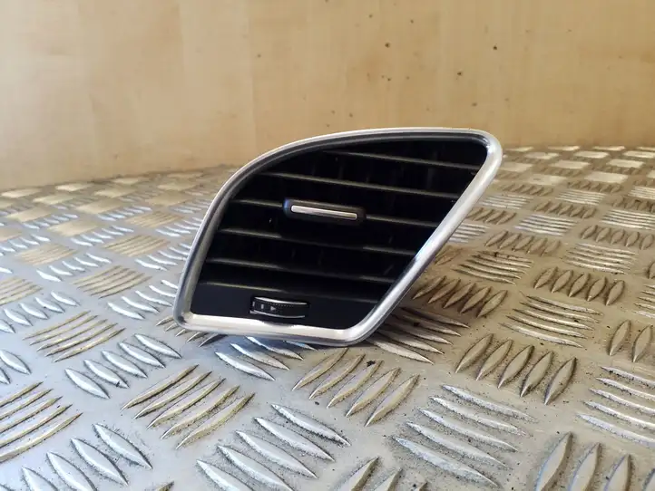 Audi A5 8T 8F (2011 - 2016) 8T2820901F Боковой воздушный дефлектор — фото 1