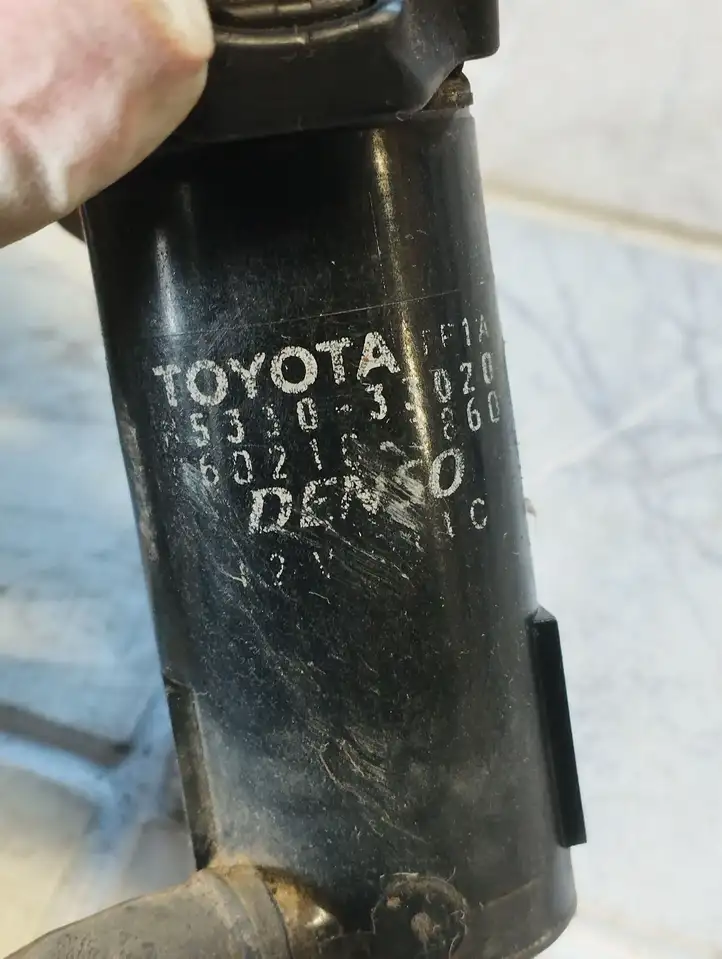 Toyota RAV 4 (XA20) (2000 - 2005) 8533033020 Насос омывателя стекла — фото 2