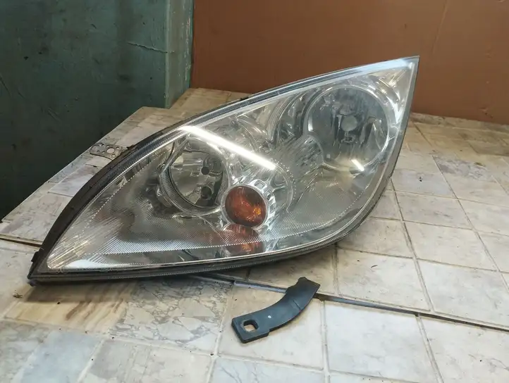 Mitsubishi Colt (2008 - 2012) 0301208201 Передняя фара — фото 1