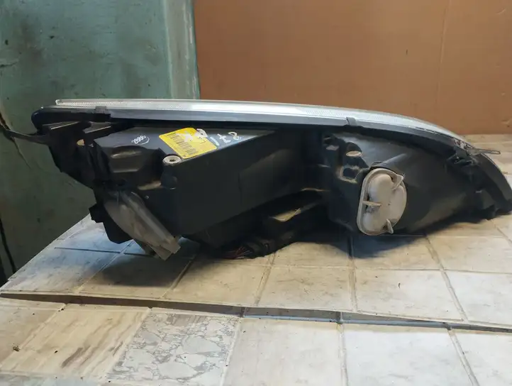 Mitsubishi Colt (2008 - 2012) 0301208201 Передняя фара — фото 4