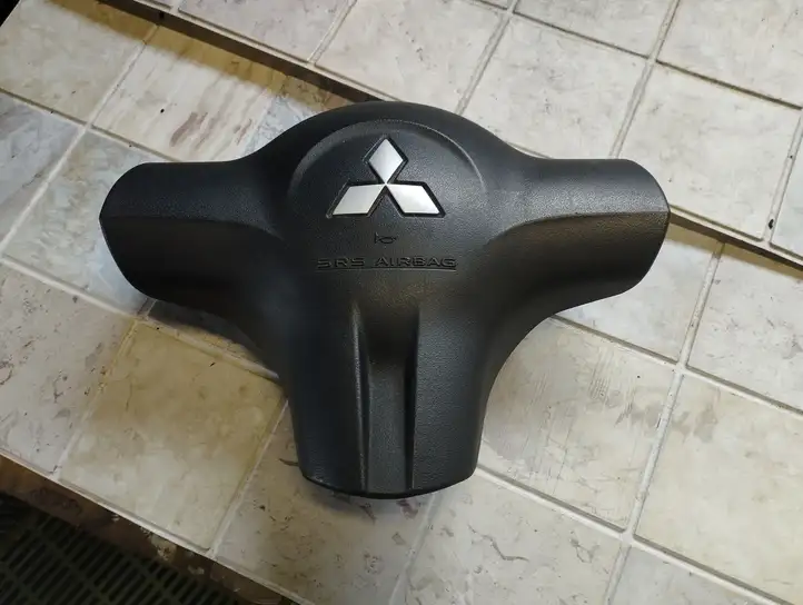 Mitsubishi Colt (2008 - 2012) P4400A244XA Подушка безопасности руля — фото 1