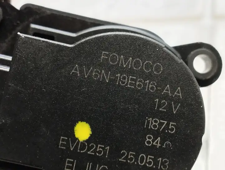 Ford Focus (2011 - 2015) AV6N19E616AA Двигатель задвижки потока воздуха — фото 2