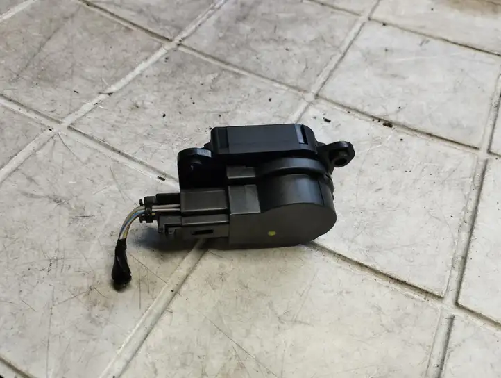Ford Focus (2011 - 2015) AV6N19E616AA Двигатель задвижки потока воздуха — фото 4