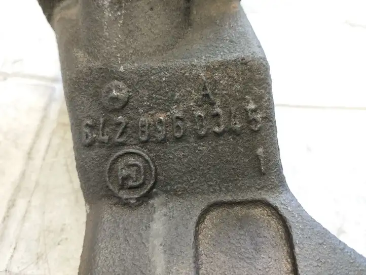 Mercedes-Benz R W251 (2005 - 2013) 6428960345 Кронштейн двигателя — фото 5