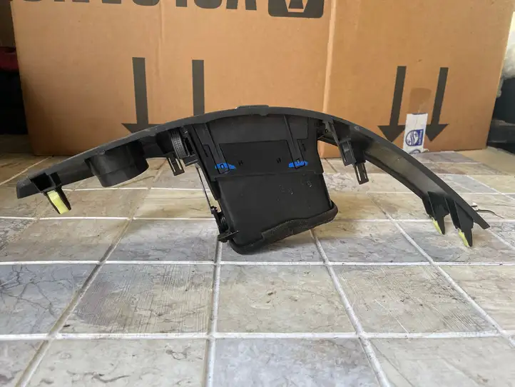 Toyota Corolla Verso AR10 (2004 - 2009) 6556434010 Центральный воздушный дефлектор — фото 9