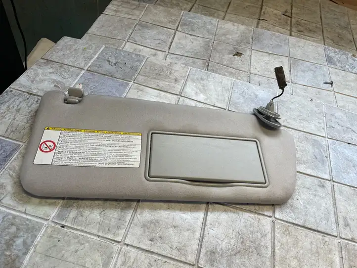 Toyota Corolla Verso AR10 (2004 - 2009) Солнцезащитный козырек — фото 1
