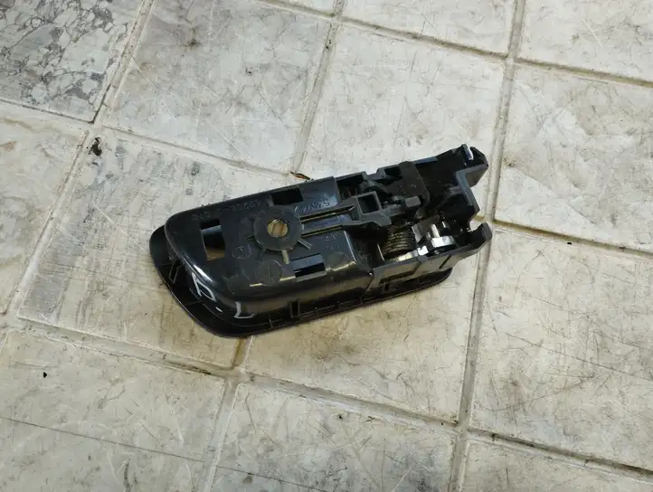 Toyota Corolla Verso AR10 (2004 - 2009) 692060F010 Внутренняя ручка двери — фото 4