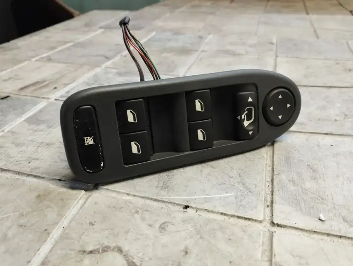 Citroen C5 (2004 - 2008) 96514299ZF Кнопка стеклоподъемников — фото 1