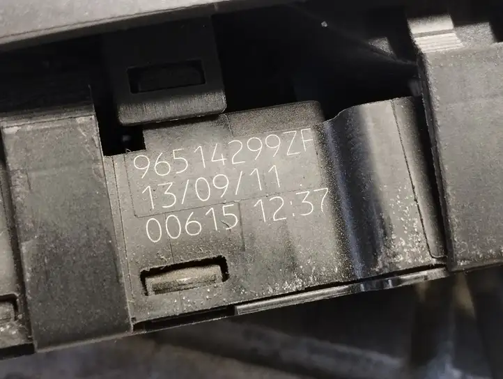 Citroen C5 (2004 - 2008) 96514299ZF Кнопка стеклоподъемников — фото 2