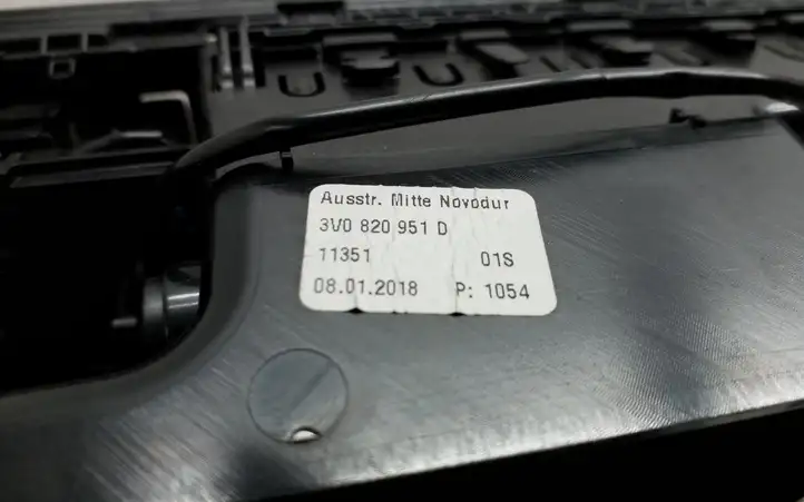 Skoda Superb B8 (3V) (2015 - 2023) 3V0820951D Центральный воздушный дефлектор — фото 9
