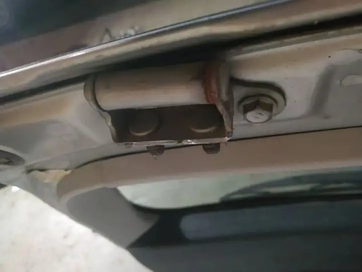 Toyota Avensis T250 (2003 - 2006) Петли крышки багажника — фото 2