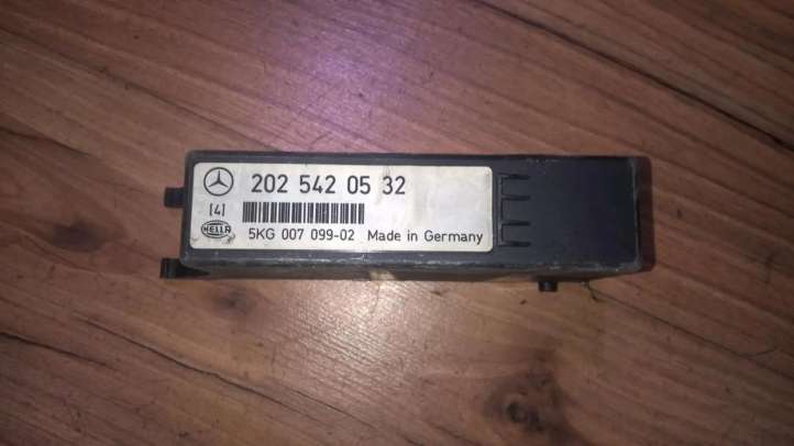 2025420532 Mercedes-Benz C W202 Šviesų modulis